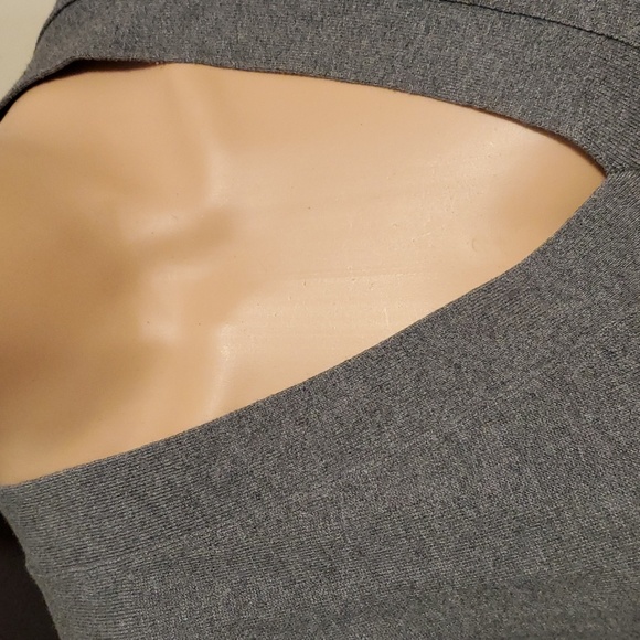 Banana Republic  V neck Sweater in excellent condition - Picture 2 of 5